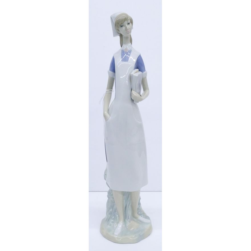 Lladro ''Nurse'' Figure With Box - 04603
