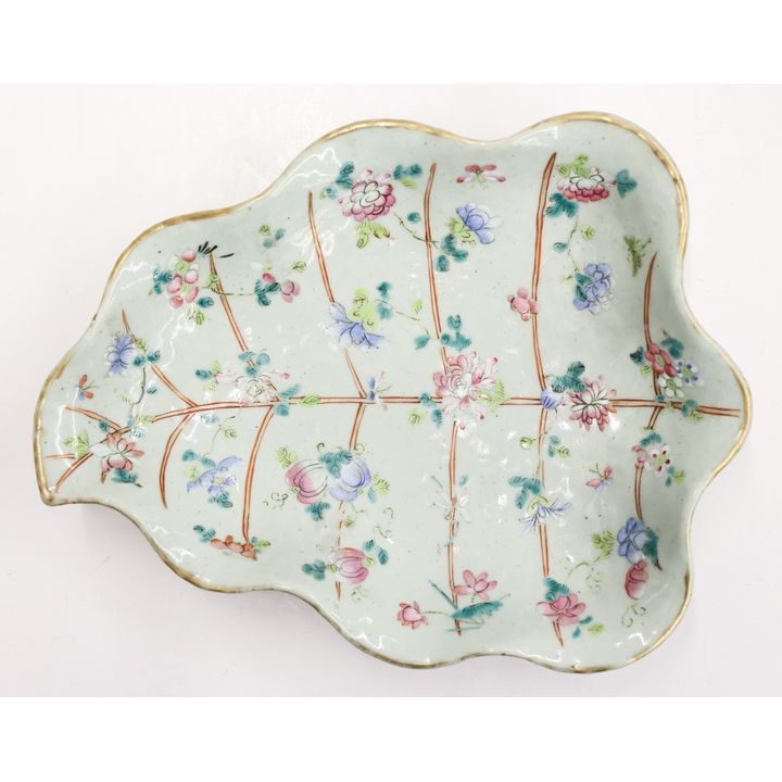 Chinese Qing Porcelain Leaf Pedestal Dish