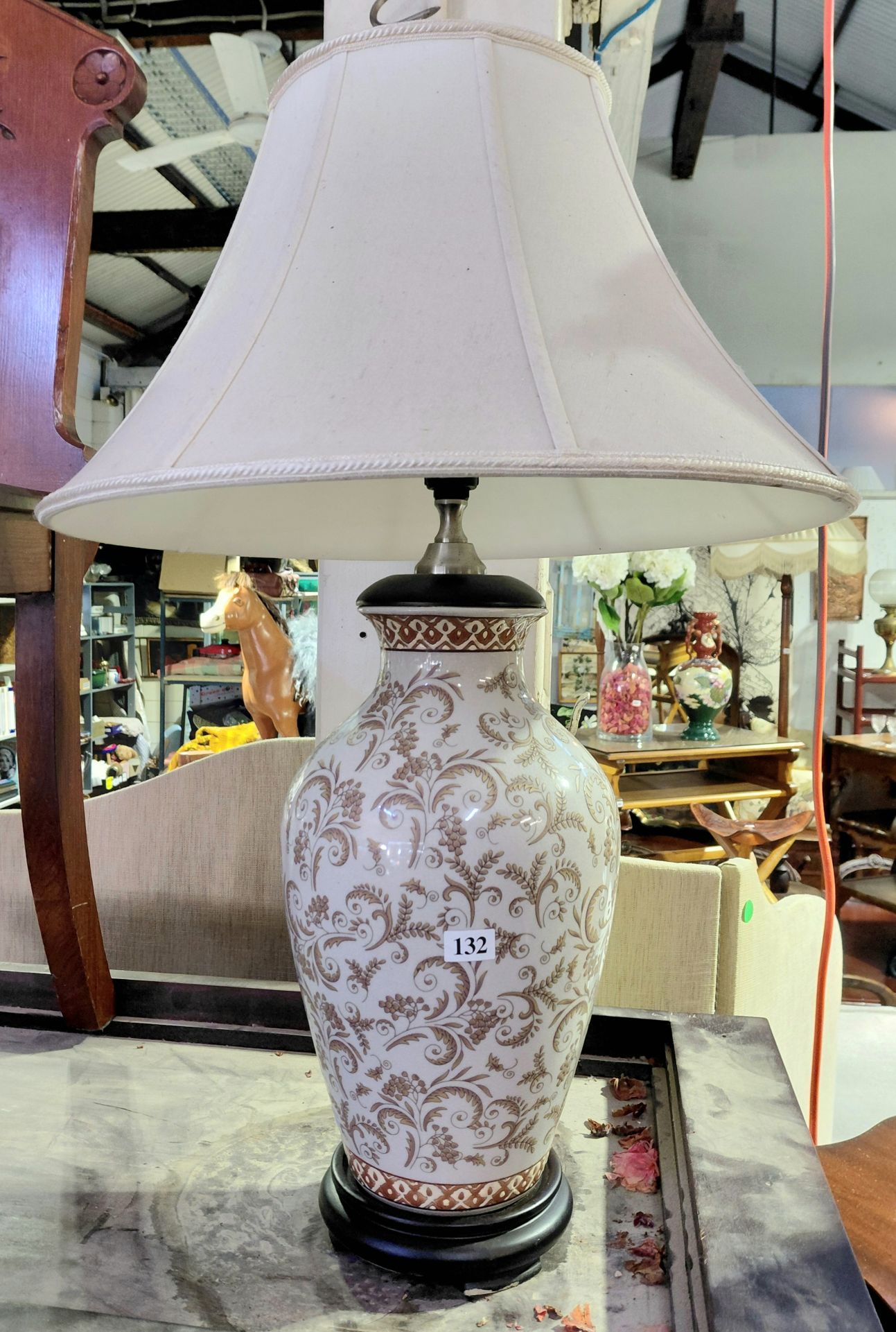 132 · DECORATIVE LAMP