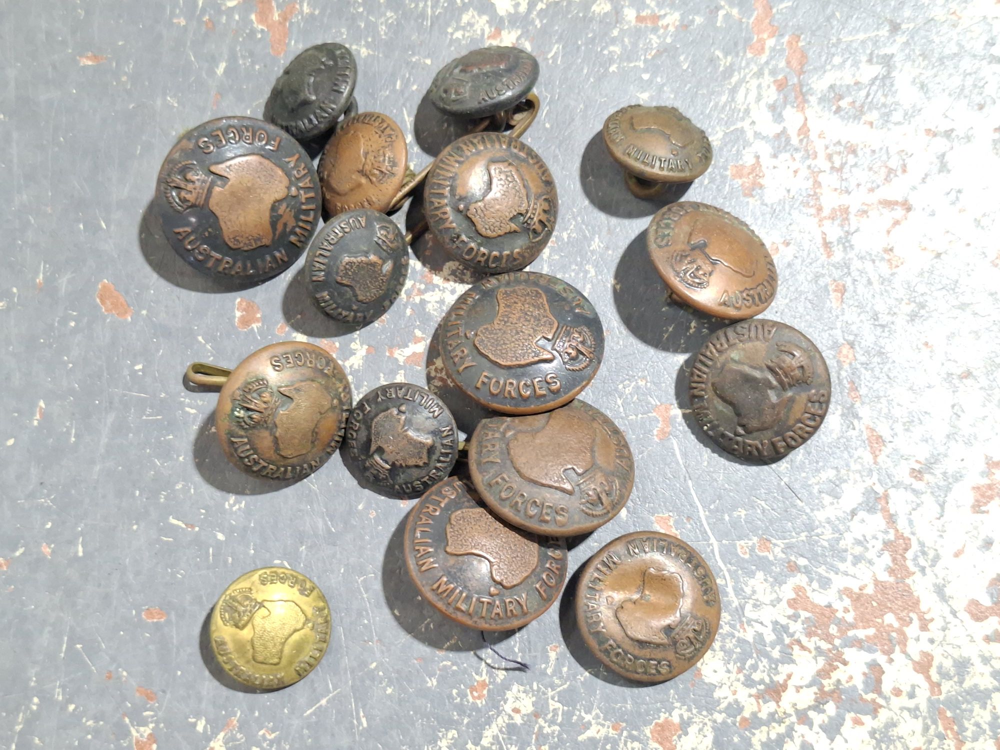 1407 · COLLECTION OF AUSTRALIAN MILITARY FORCES BUTTON