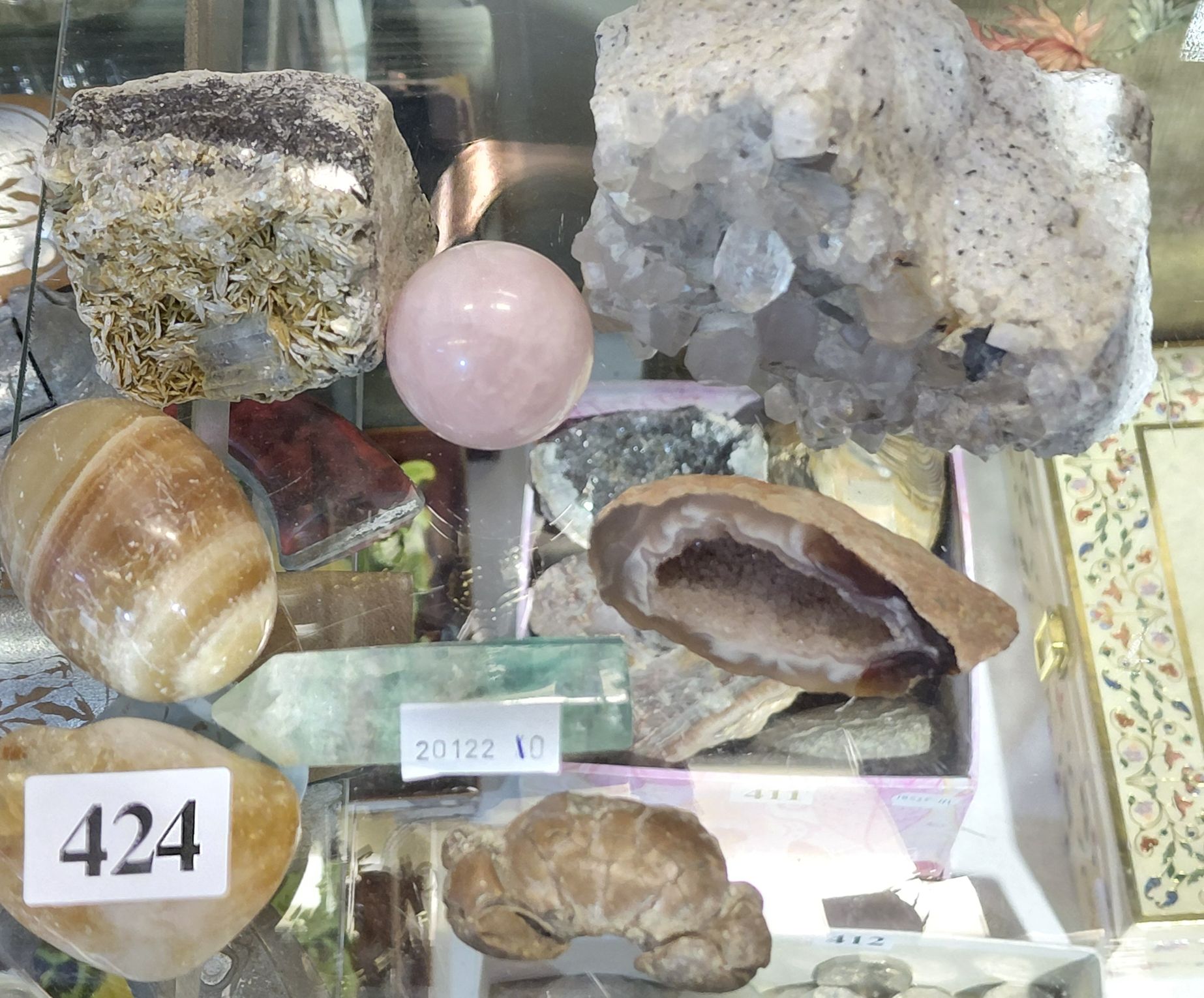 424 · MINERAL AND FOSSIL SPECIMENS