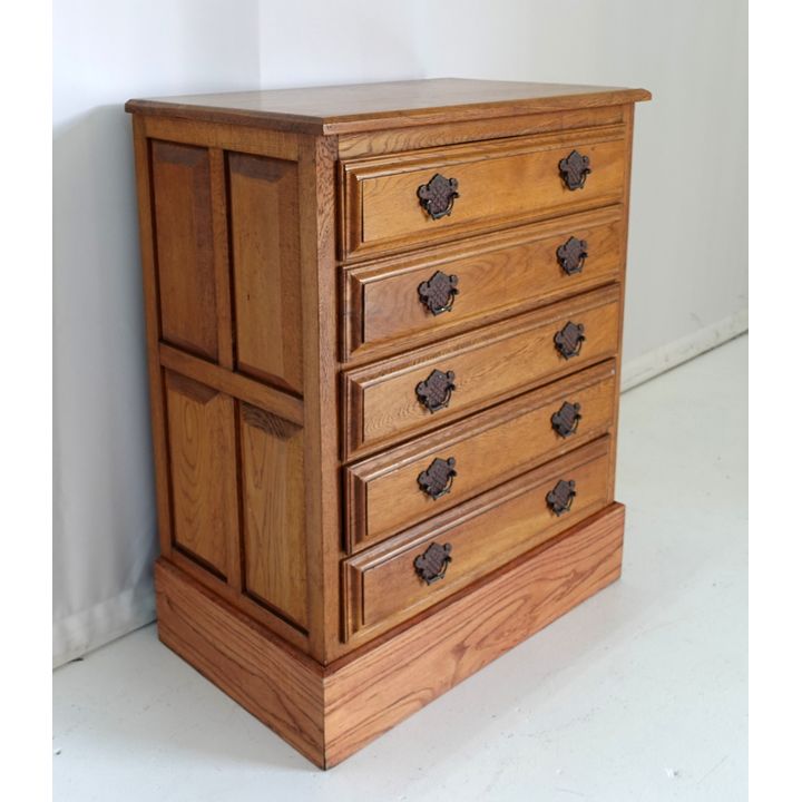 OAK CHEST OF DRAWERS