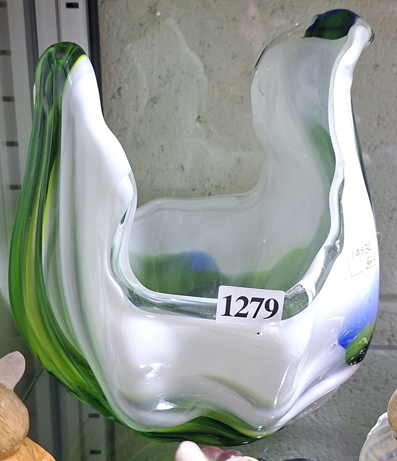 1279 · IWANTSU STYLE ART GLASS BOWL