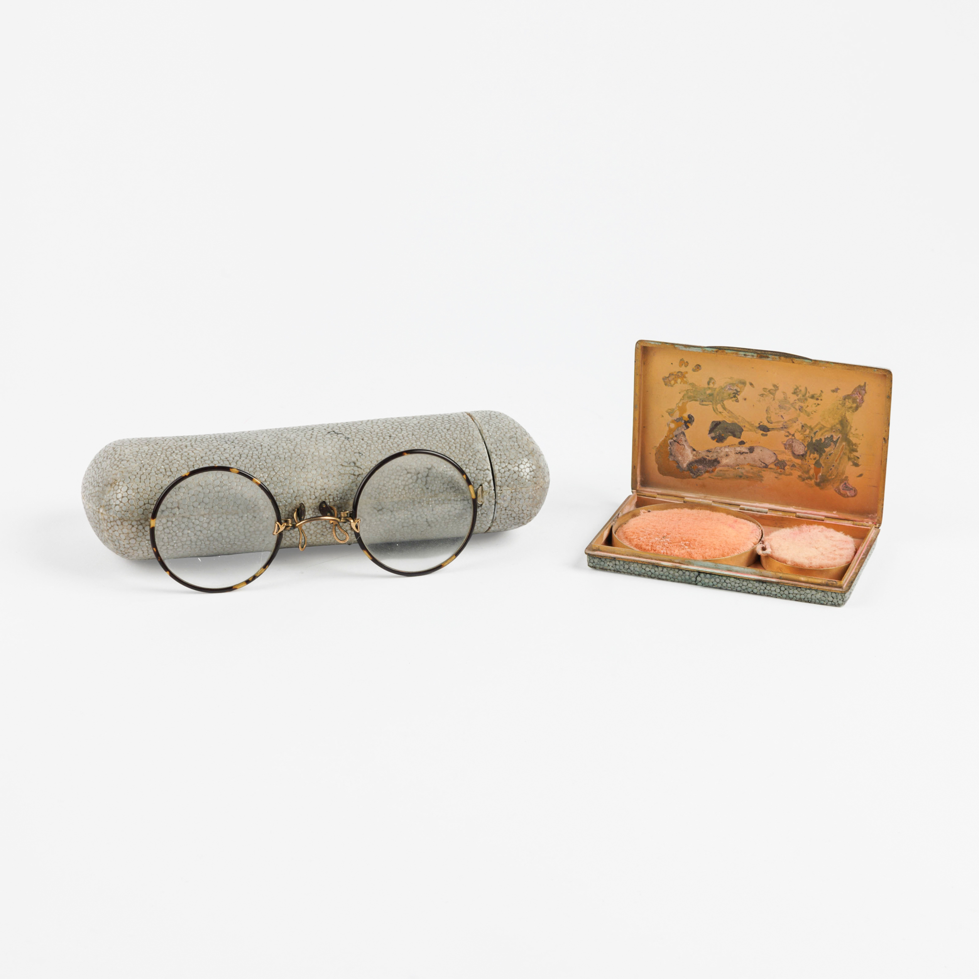 Two gray shagreen veneered art deco pieces – kavel bij Bernaerts, Antwerp
