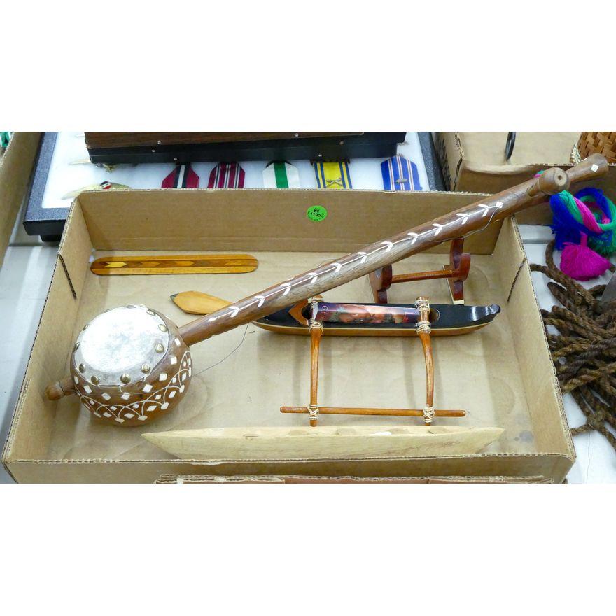 Box Ethnic Canoe Models & Instrument