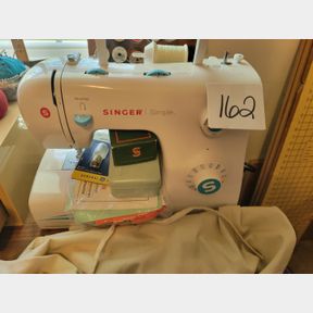 Singer Simple Zigzag sewing machine with some accessories