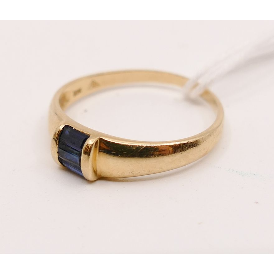 10K Gold & Baguette Sapphire Ring. Size 8. 1.7g TW
