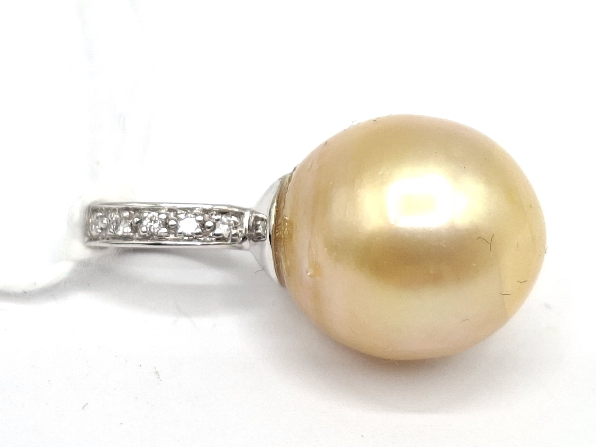 1130 · 18CT GOLD SOUTH SEA PEARL PENDANT