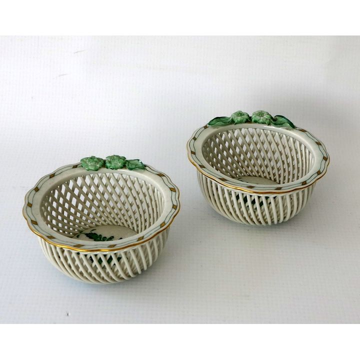 PAIR OF HEREND PORCELAIN BASKET-WEAVE BON BON DISHES