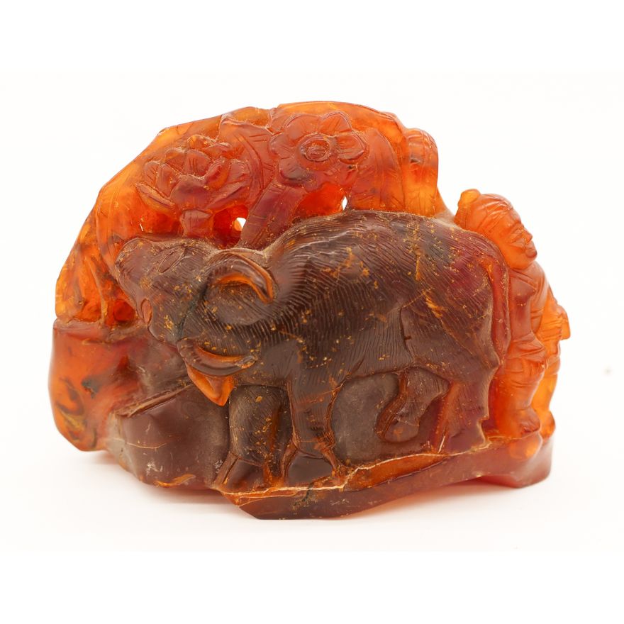 Chinese Qing Natural Amber Carving
