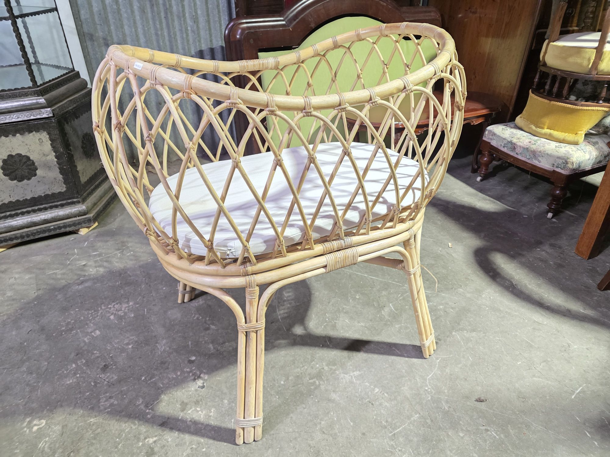 21 · CANE BASSINET