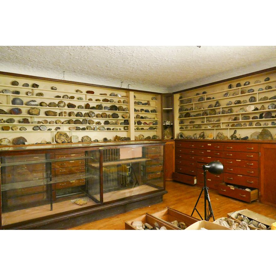 Contents of Gem Collector's Club in Wallingford. Personal Rock and Gem Specimen Collection of Jack and Vera Landon