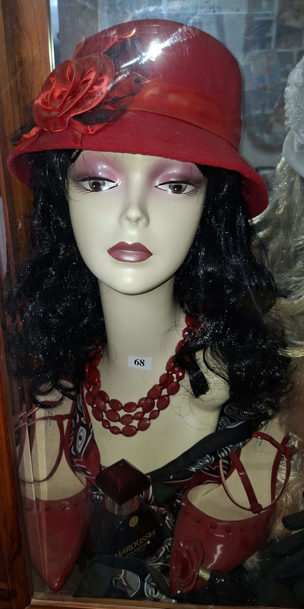 68 · FEMALE BUST MANNEQUIN ETC