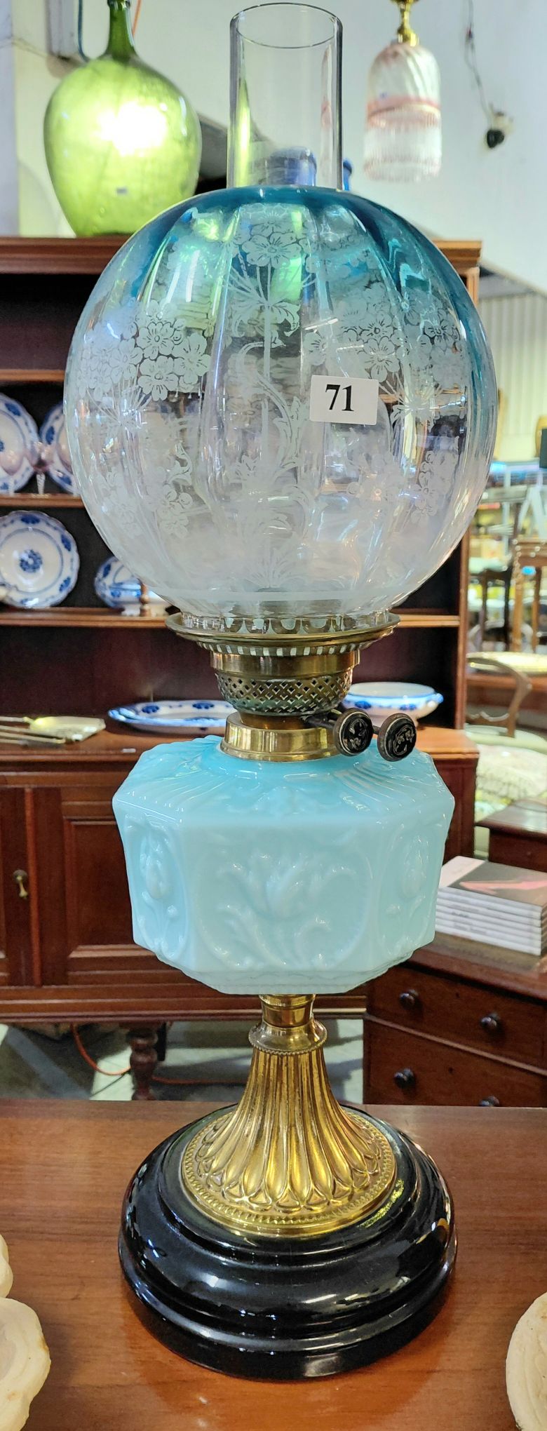 71 · VICTORIAN BANQUET LAMP