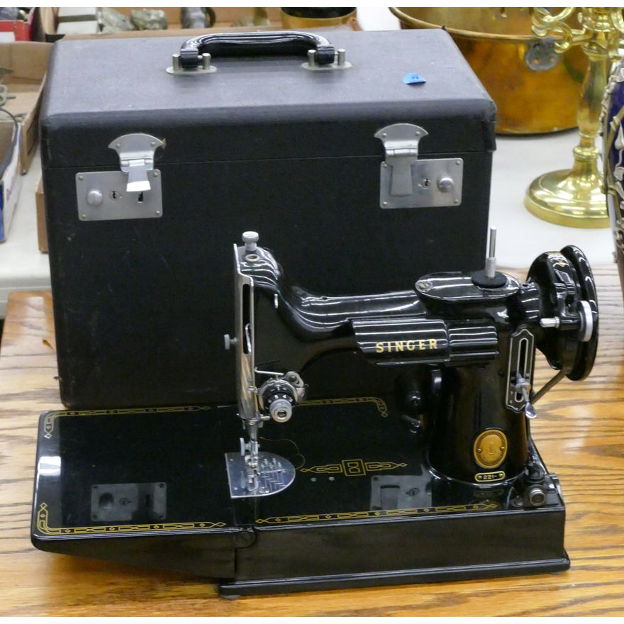 Vintage Singer Featherweight 221 Sewing Machine with Case