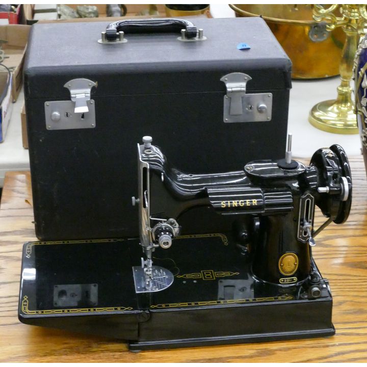 Vintage Singer Featherweight 221 Sewing Machine with Case