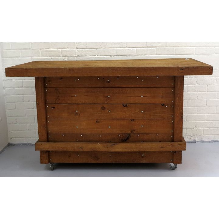RUSTIC BAR ON CASTORS
