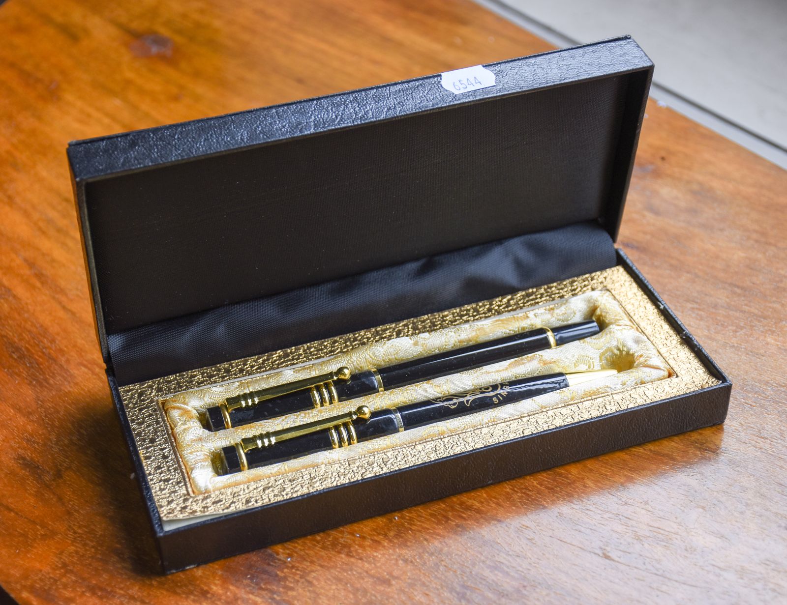 Boxed Singapore Pen Set Auction House Limited