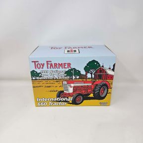 Toy Farmer 1999 National Farm Toy Show Collector's Edition International 660 Tractor 1/16 Scale