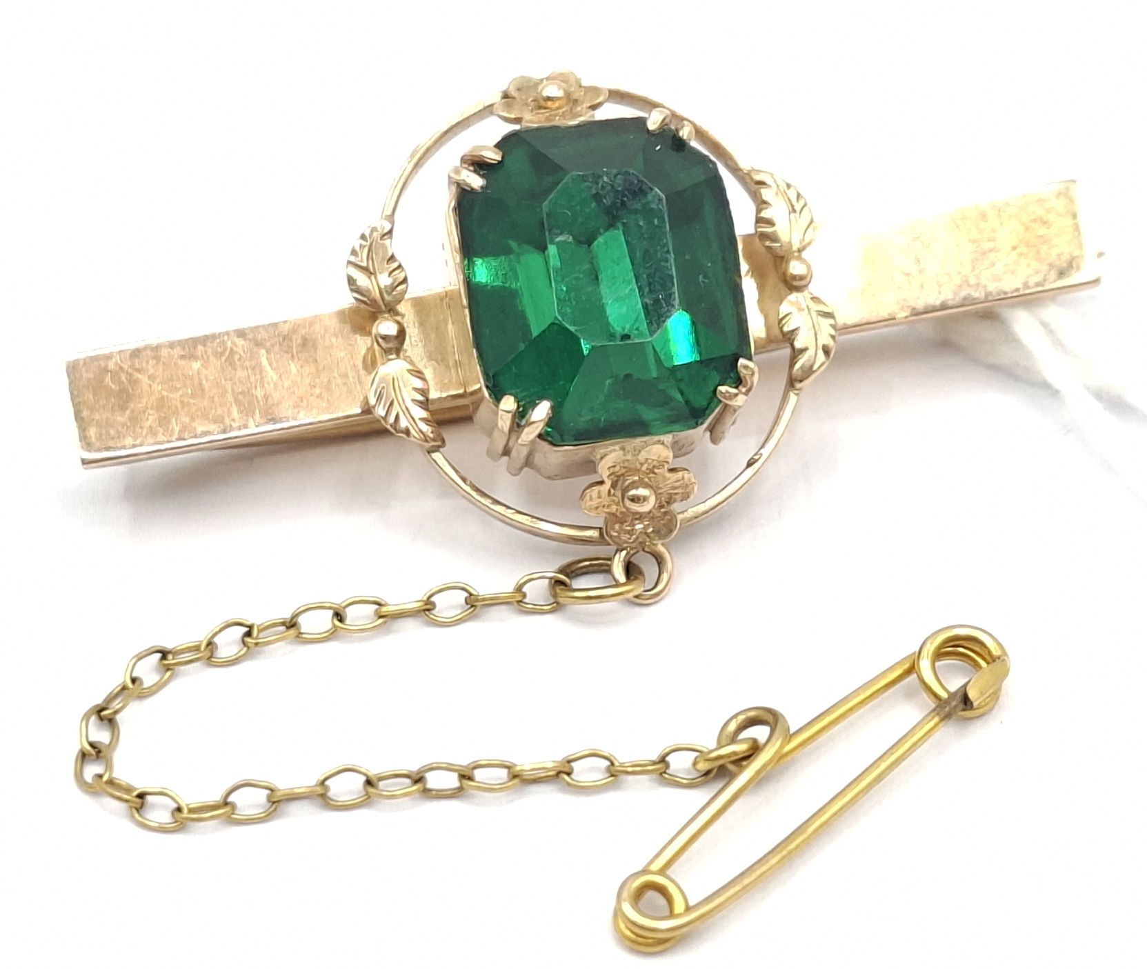1151 · 9CT GOLD BROOCH