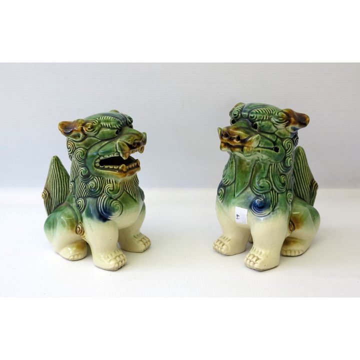 PAIR OF MODERN ORIENTAL PORCELAIN FO DOGS