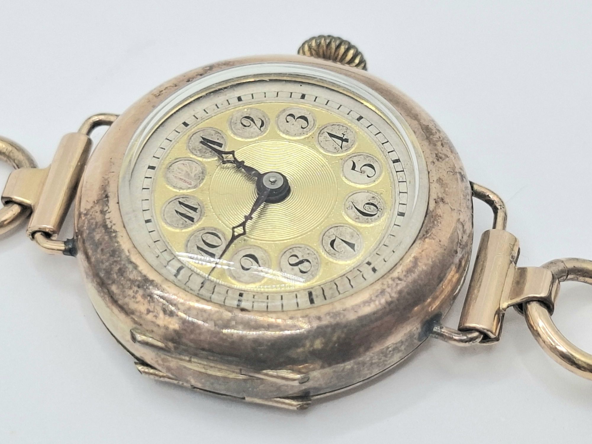 201 · 9CT GOLD LADIES WATCH