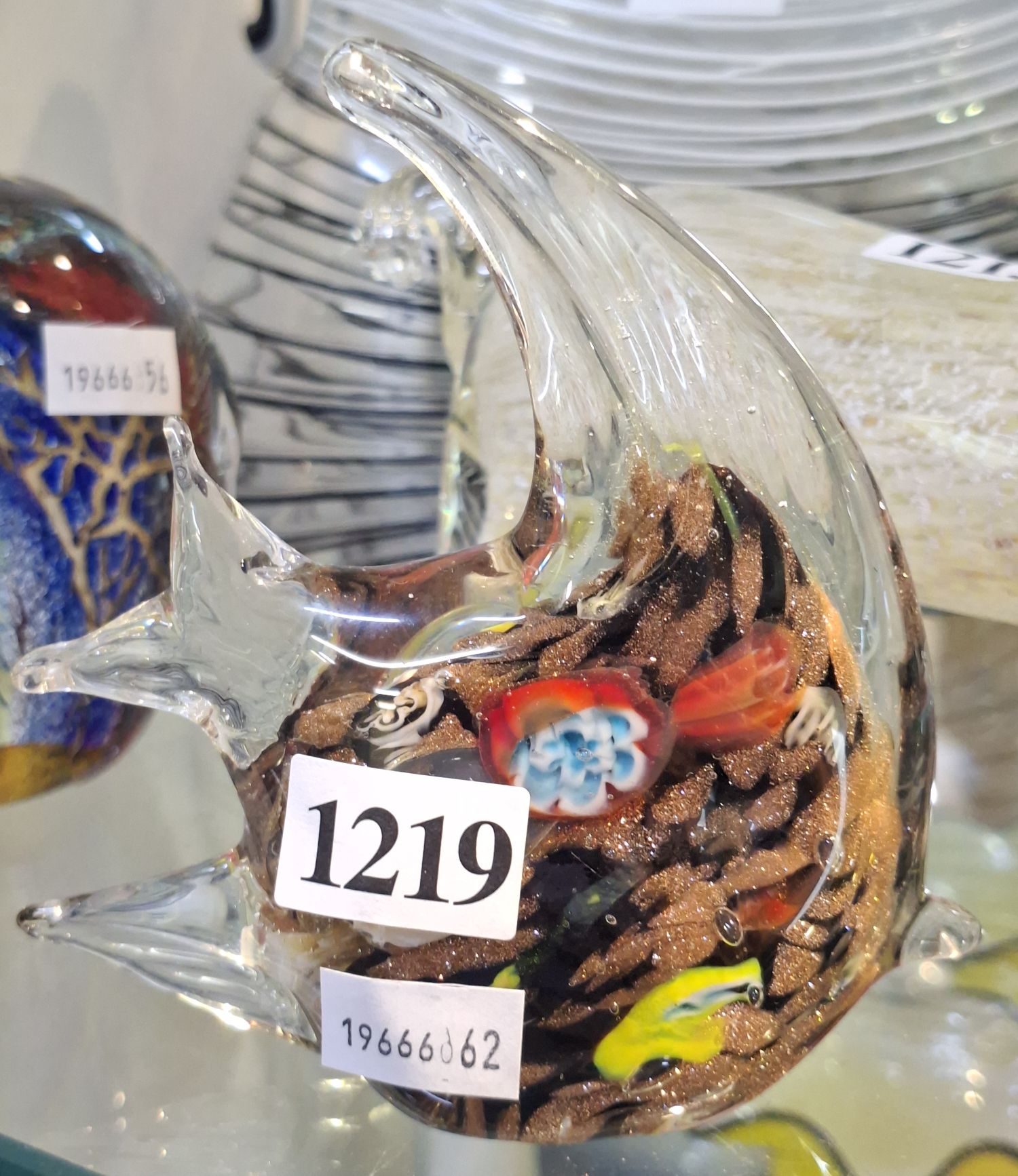 1219 · ART GLASS FIGURINE