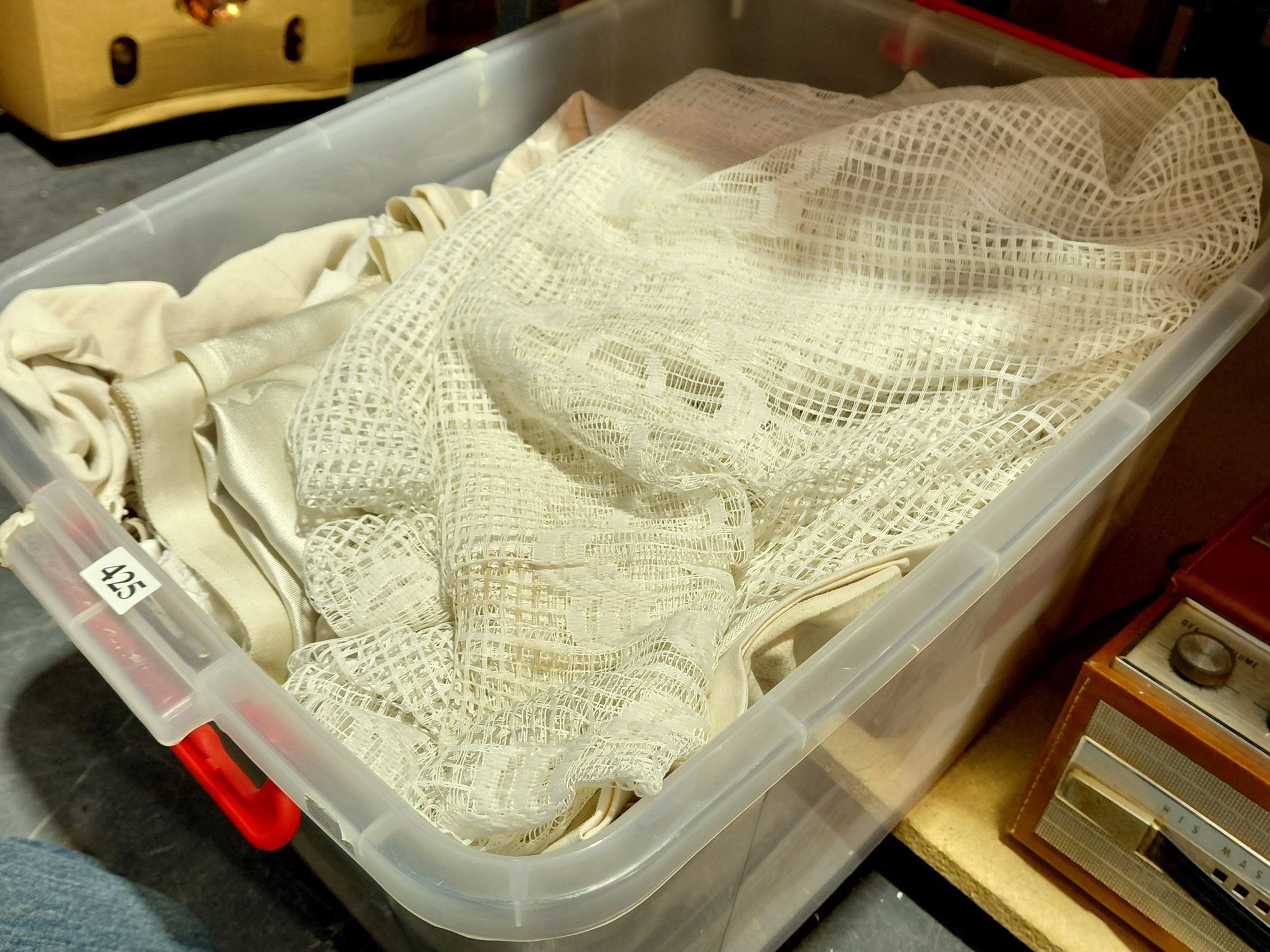 425 · LACE AND LINEN