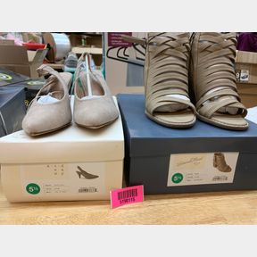 A NEW DAY ACR68 NETT BEIGE SZ 5.5 & UNIVERSAL THREAD ELDA TAUPE SZ 5.5
