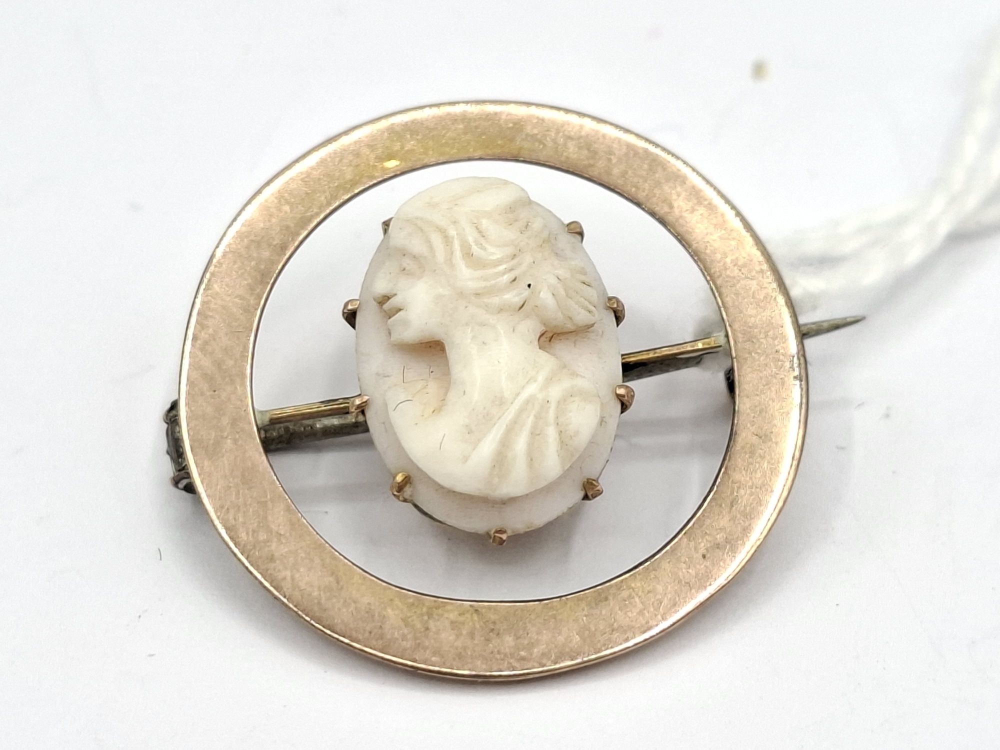 1149 · 9CT GOLD CAMEO BROOCH