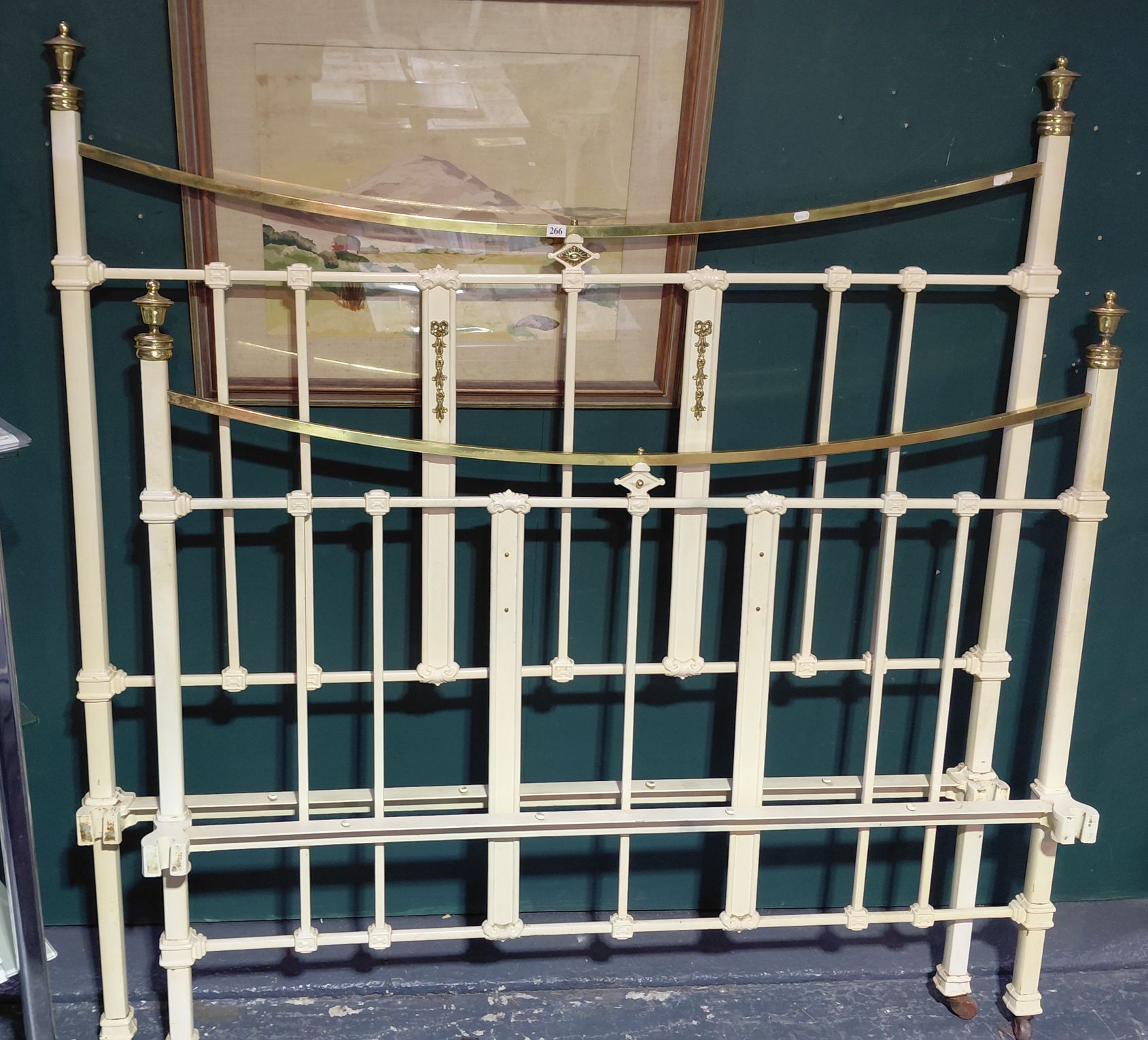 266 · VICTORIAN BED