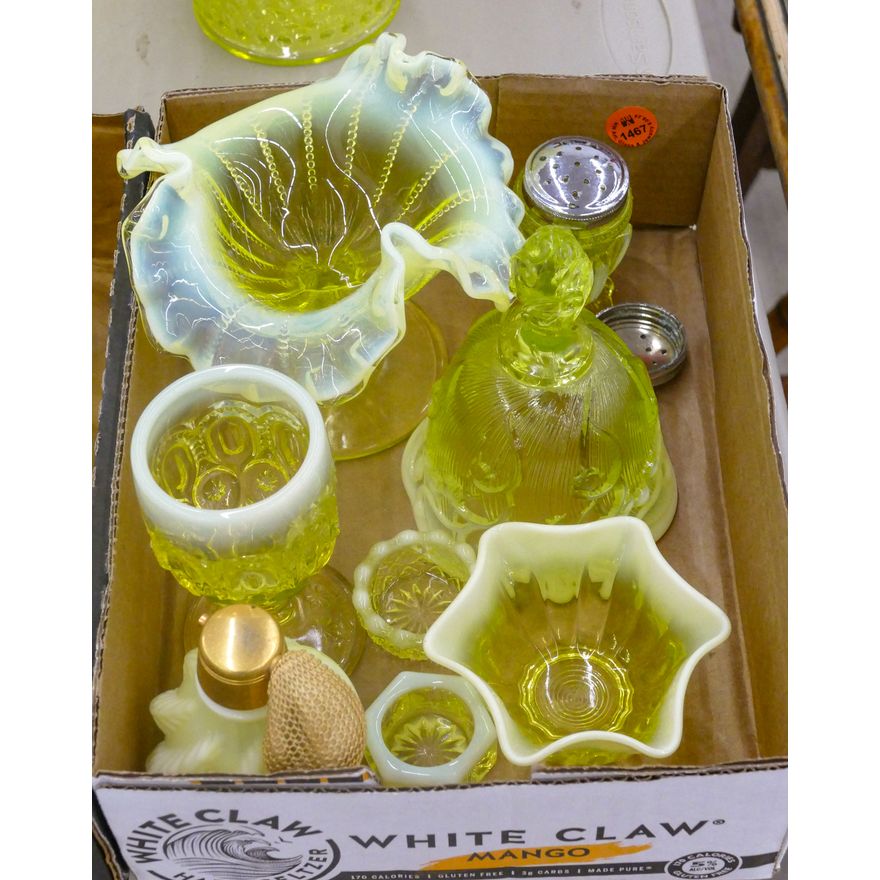 Box 8pc Yellow Opalescent Small Glass