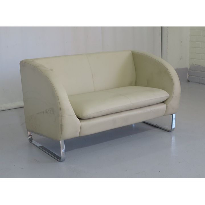 VINYL UPHOLSTERED CHROME SETTEE needs a clean