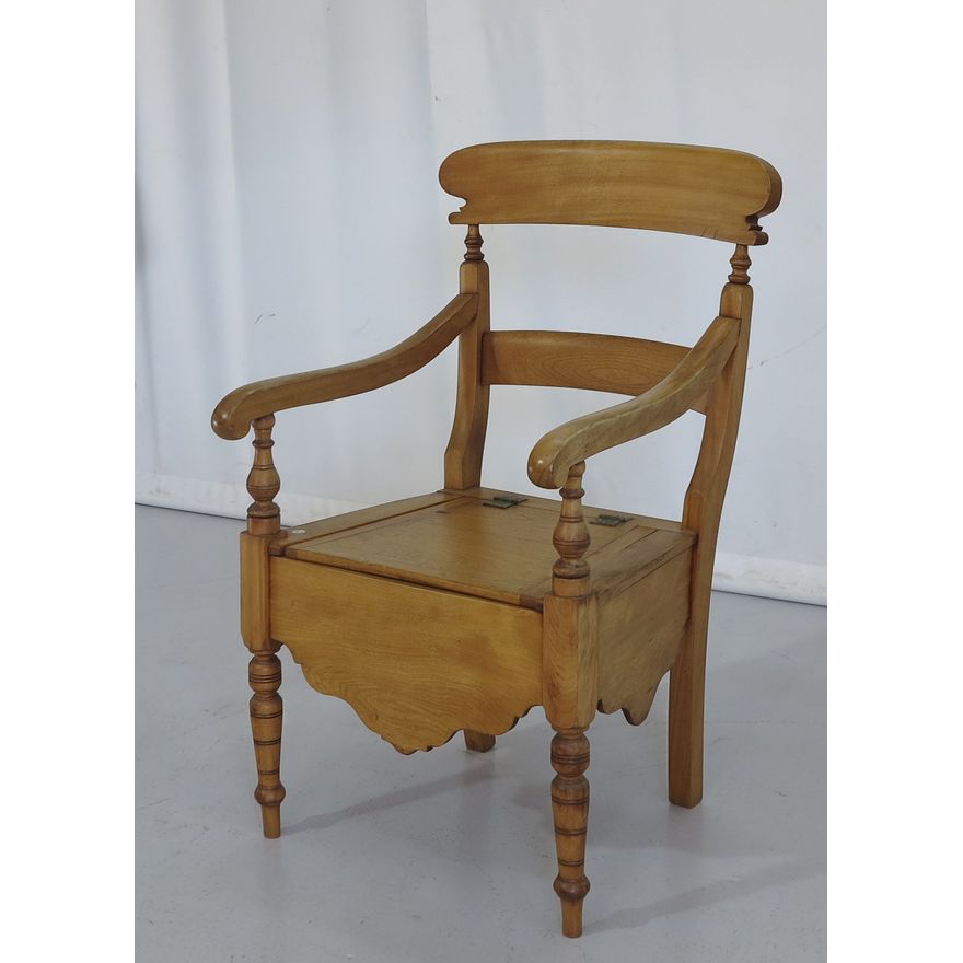 COMMODE CHAIR