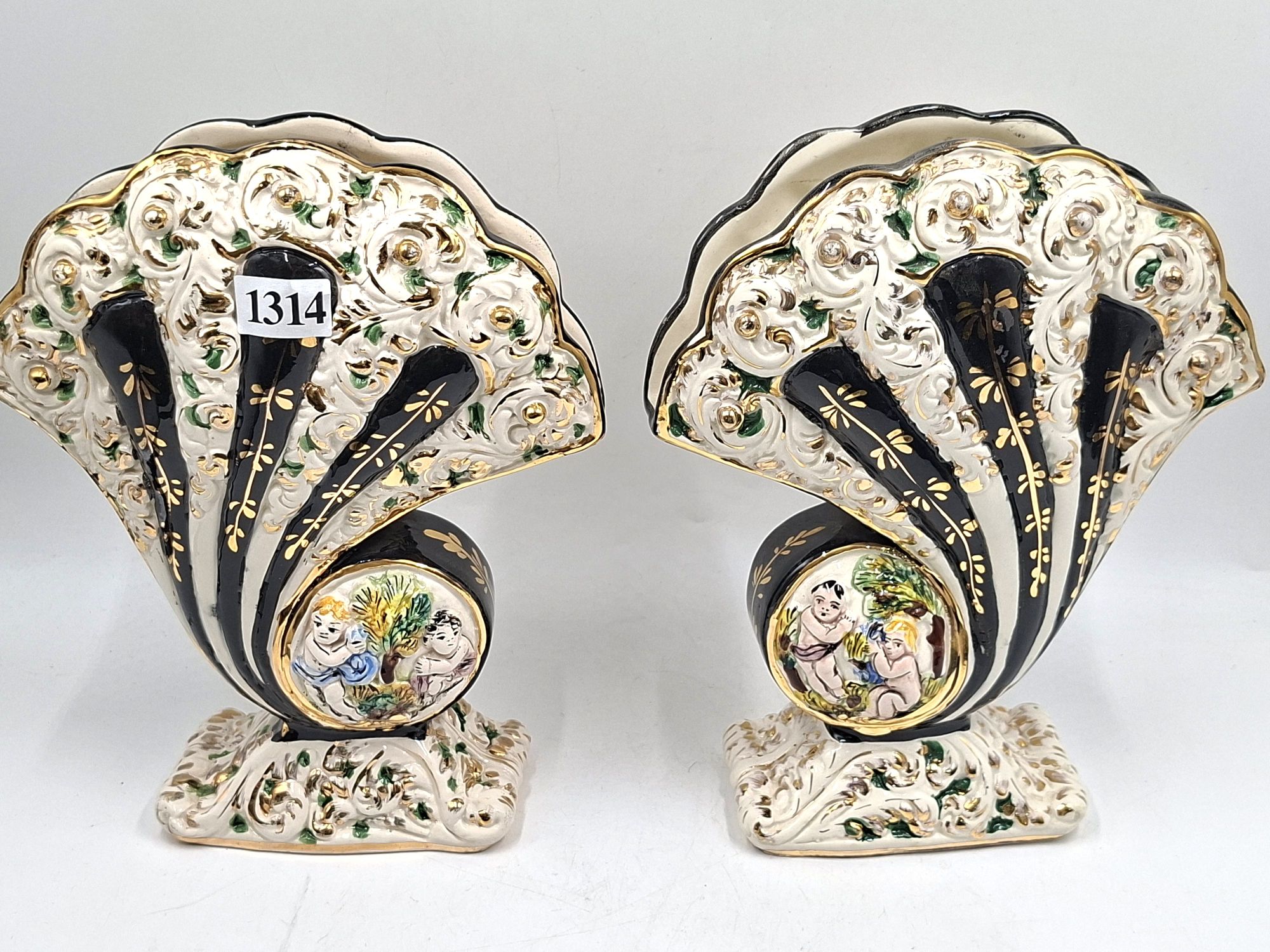 1314 · CAPODIMONTE FAN VASES