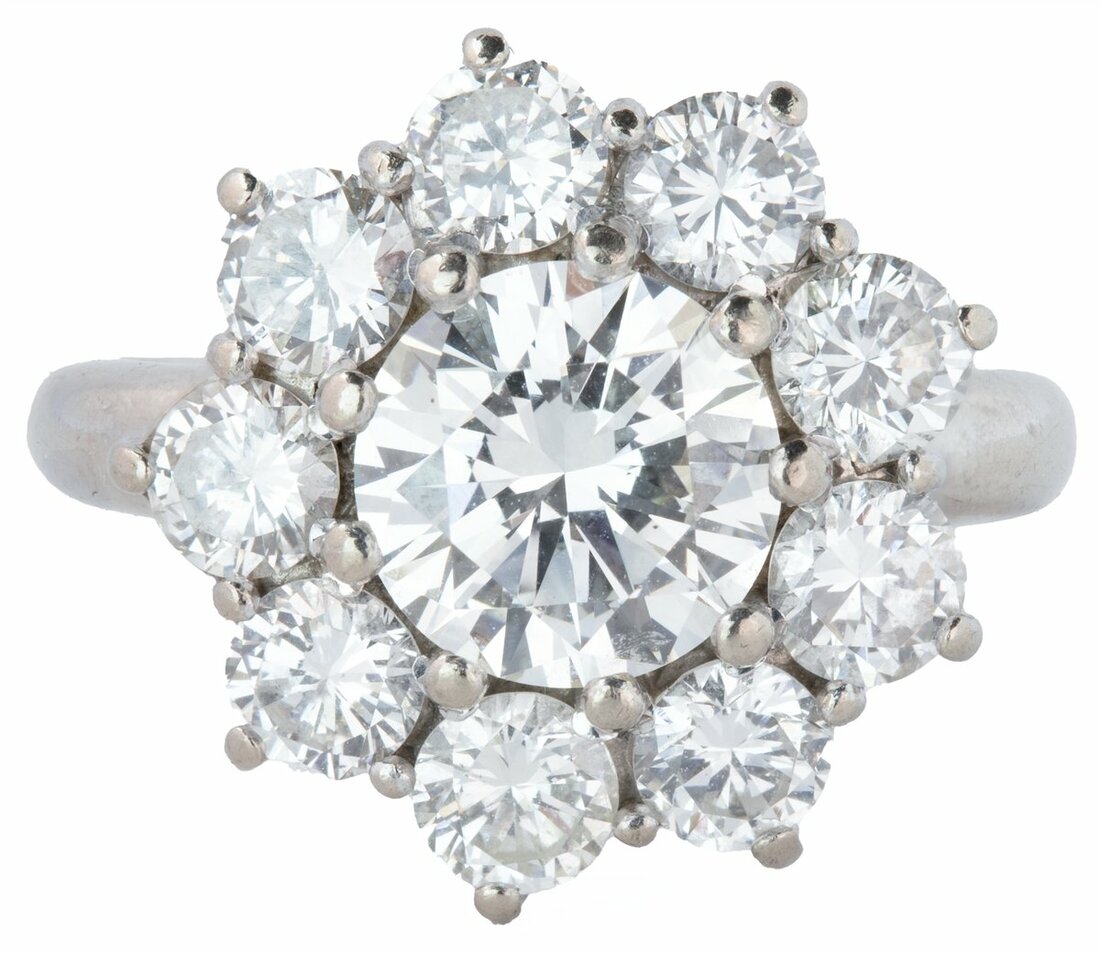 A DIAMOND CLUSTER RING | Spink