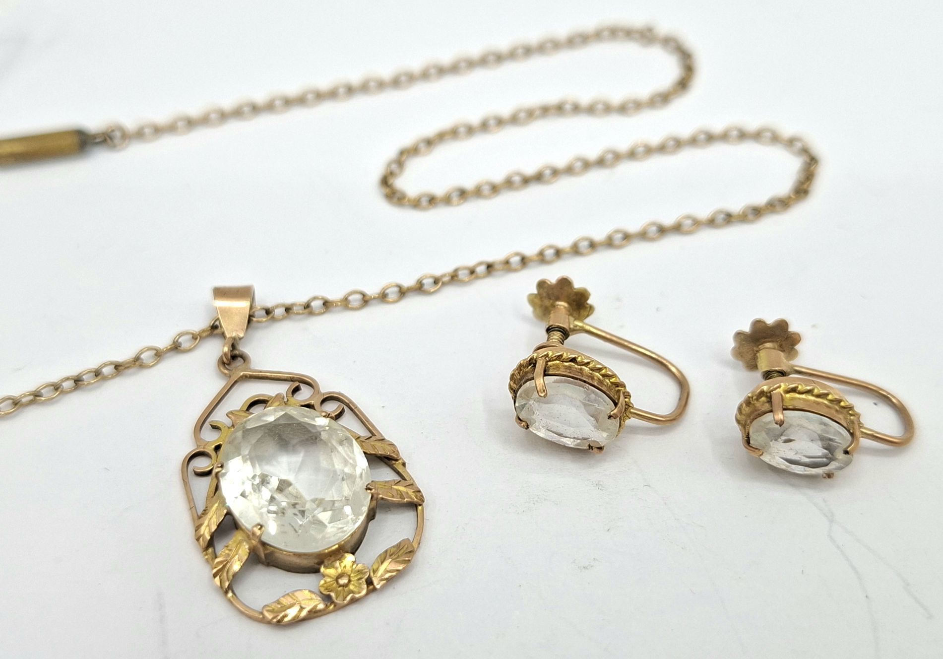 1032 · 9CT GOLD JEWELLERY SUITE
