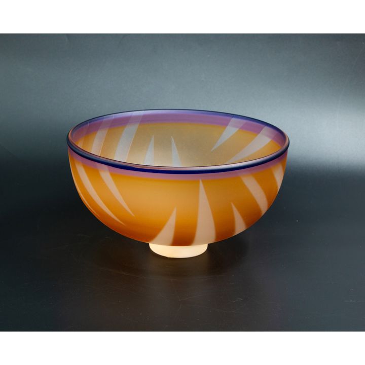 Giovanni Glass (John Croucher and John Leggot) - Palm leaf bowl