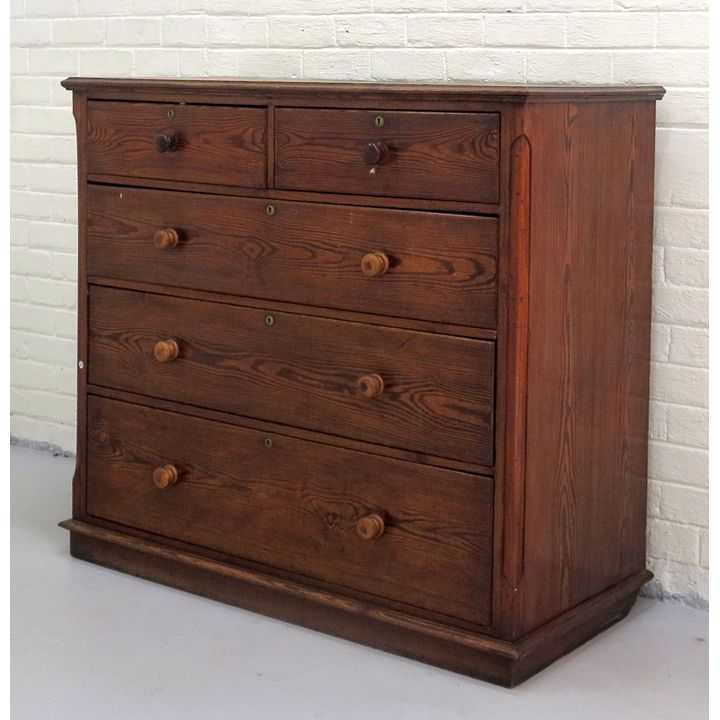 LARGE EARLY 20TH CENTURY PINE CHEST OF DRAWERS