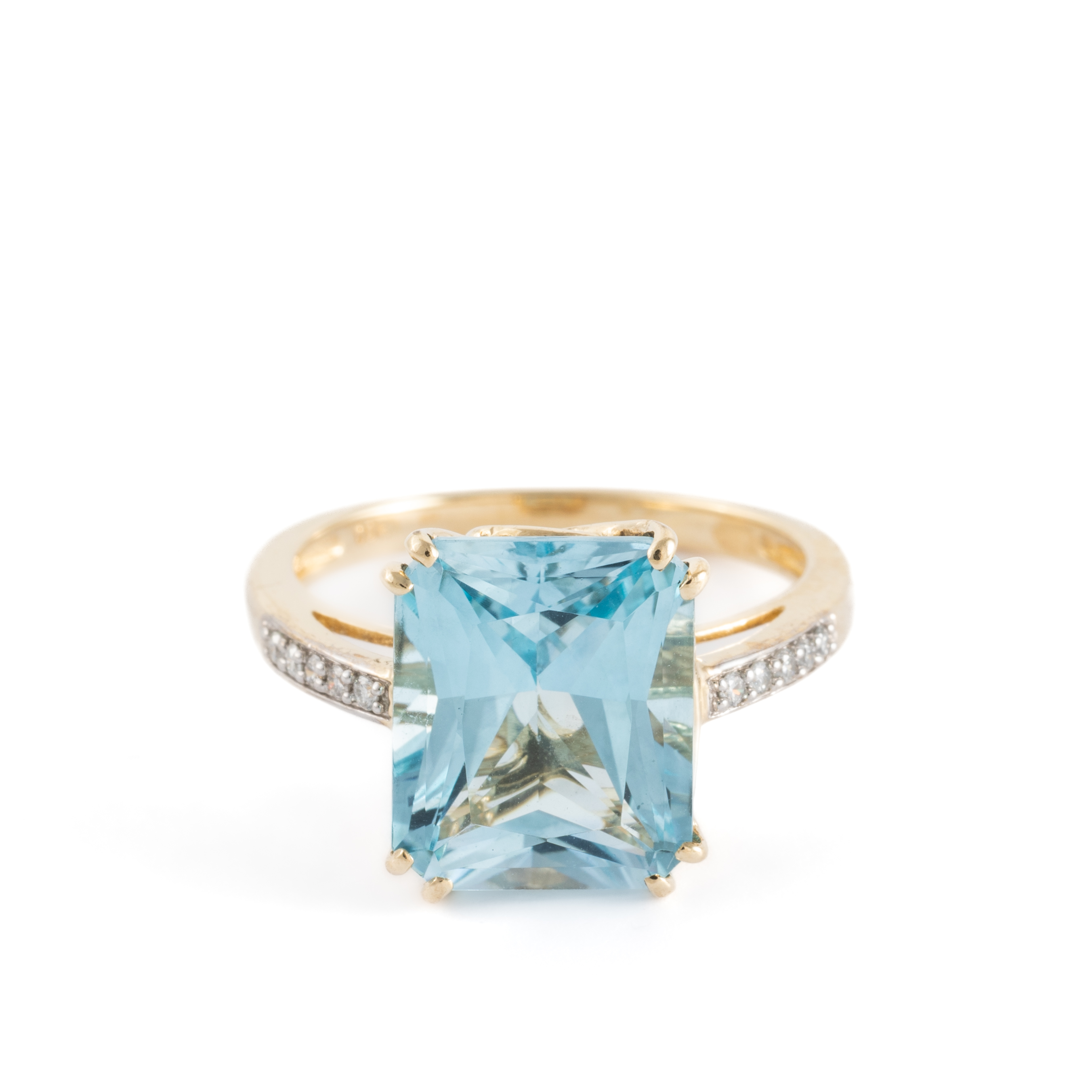 46 · Topaz & Diamond 9ct Gold ring