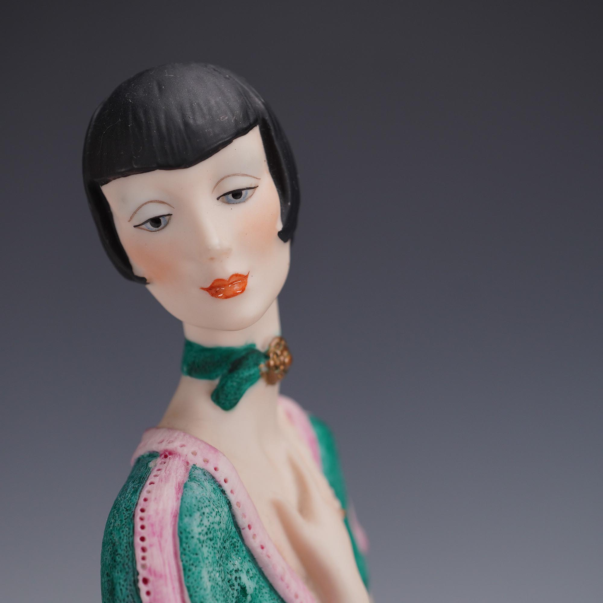 Giuseppe Armani Figurine, Lady in Green with Feather Fan | Lion