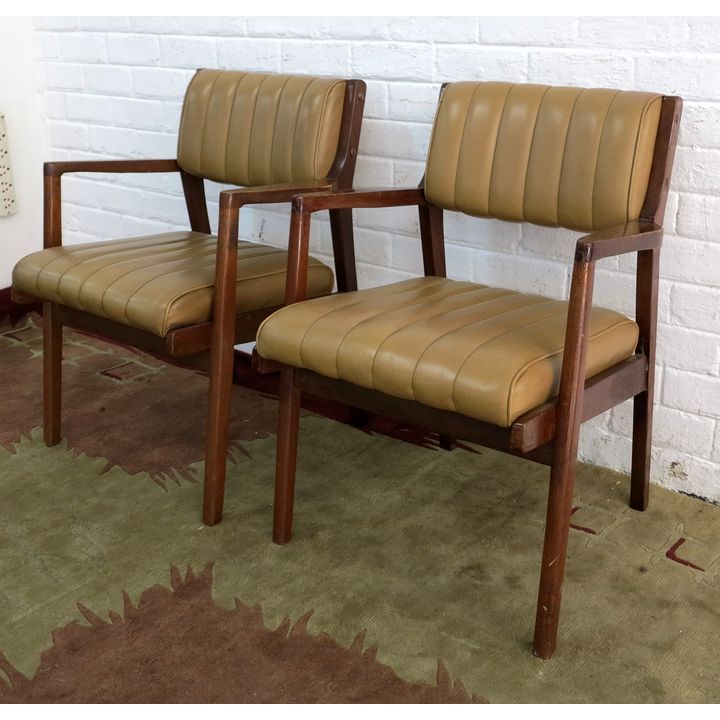PAIR OF VINYL OFFICE CHAIRS