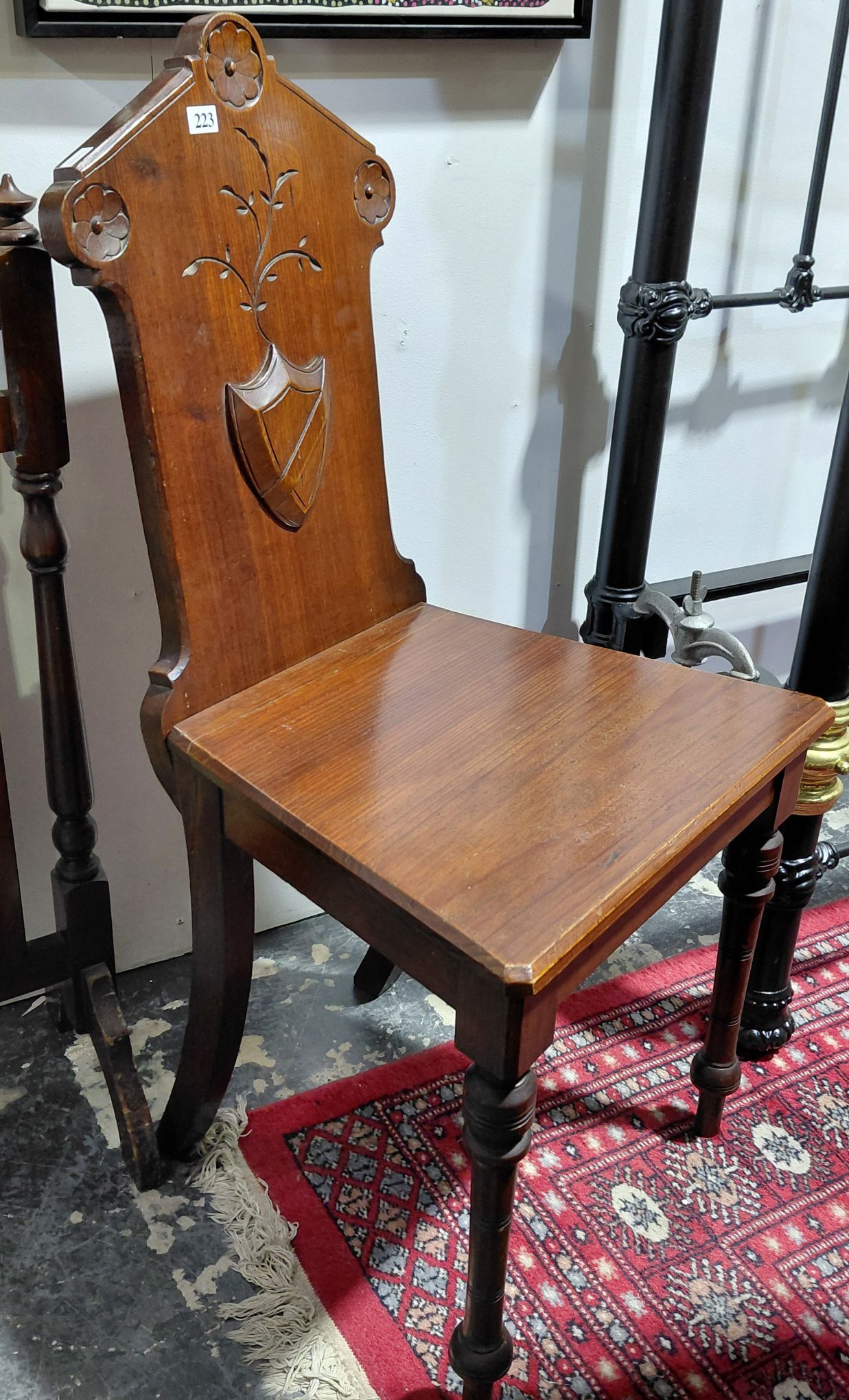 223 · HALLWAY CHAIR