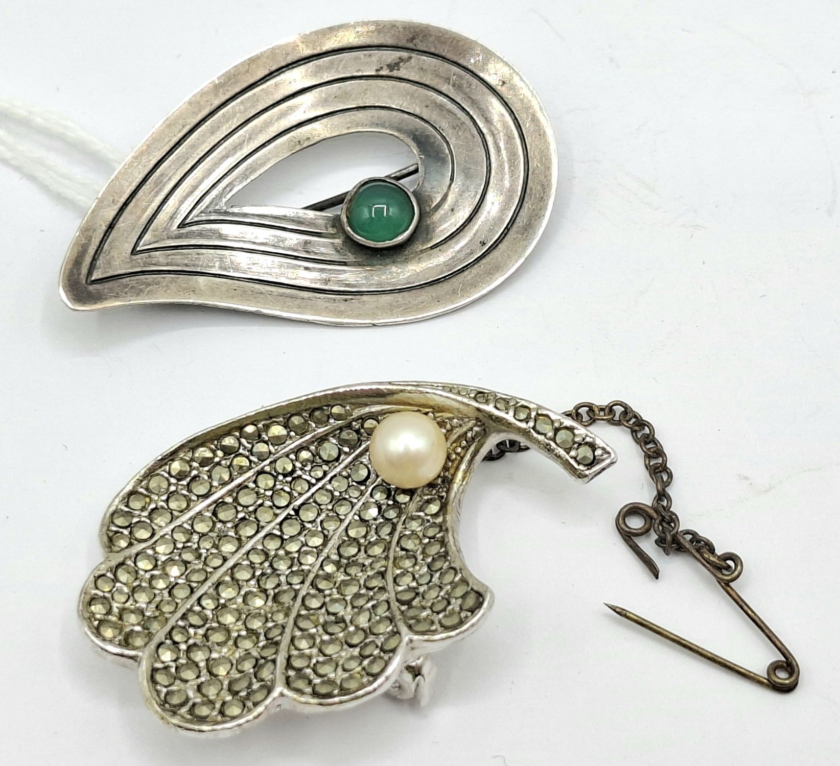 1035 · VINTAGE BROOCHES