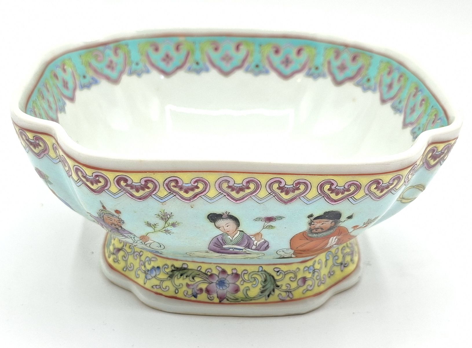 99 · CHINESE FAMILLE ROSE BOWL