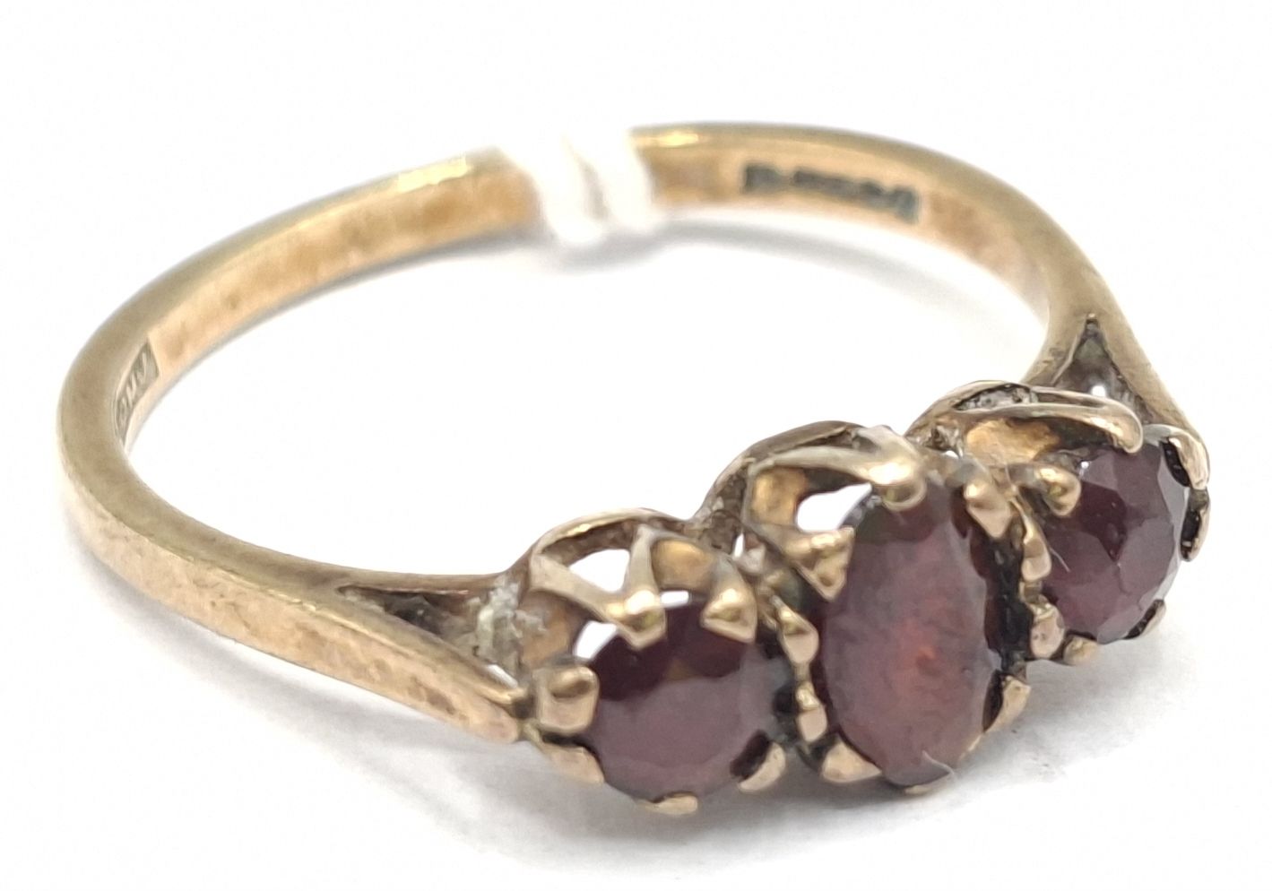 9ct Gold Garnet Ring