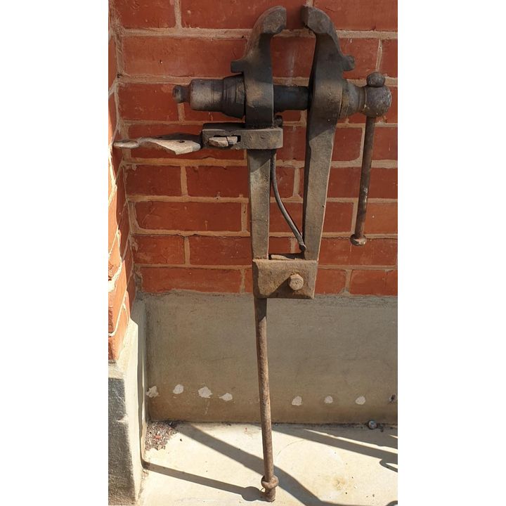 Blacksmith Leg Vise