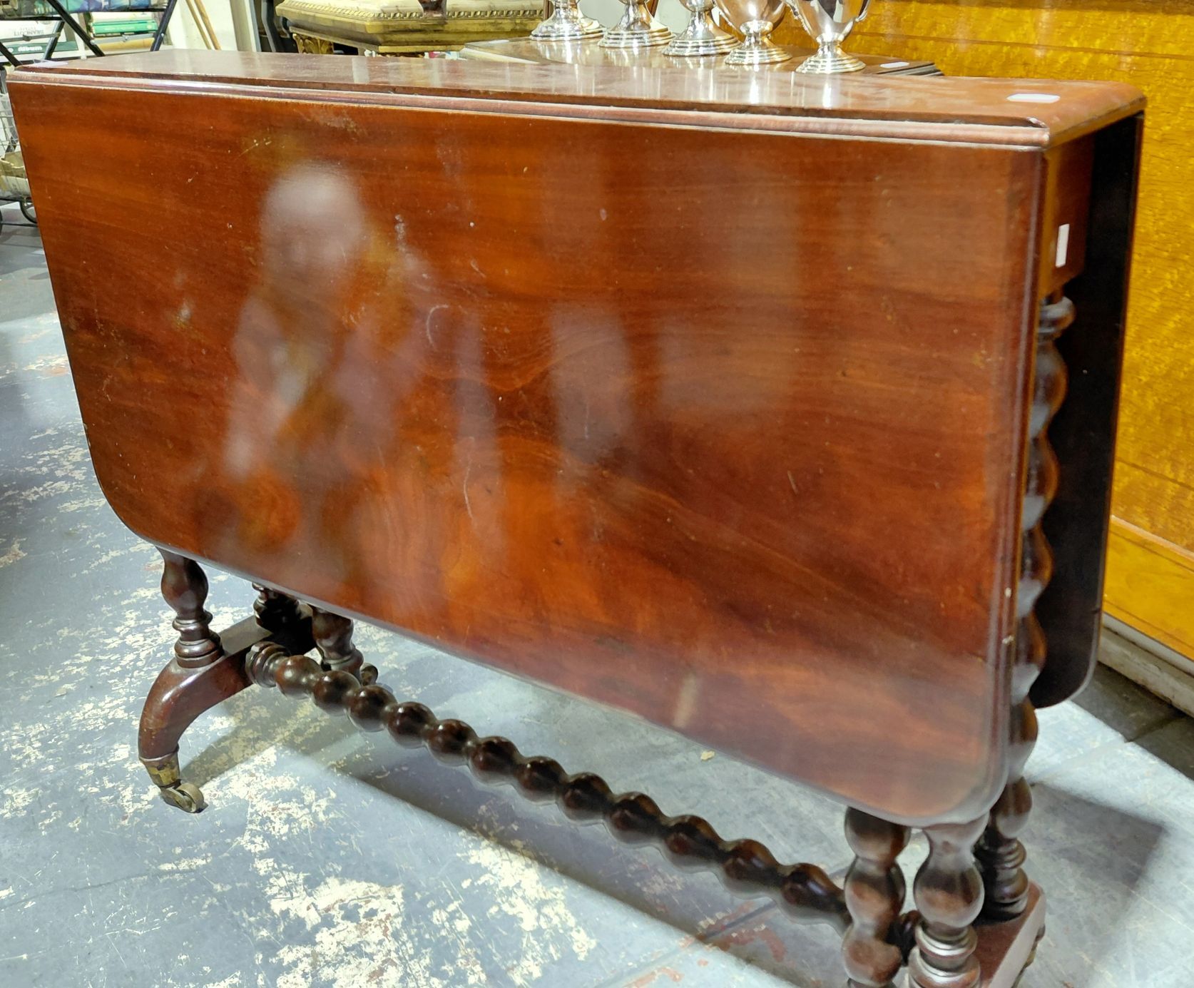 208 · 19TH CENTURY GATE LEG TABLE