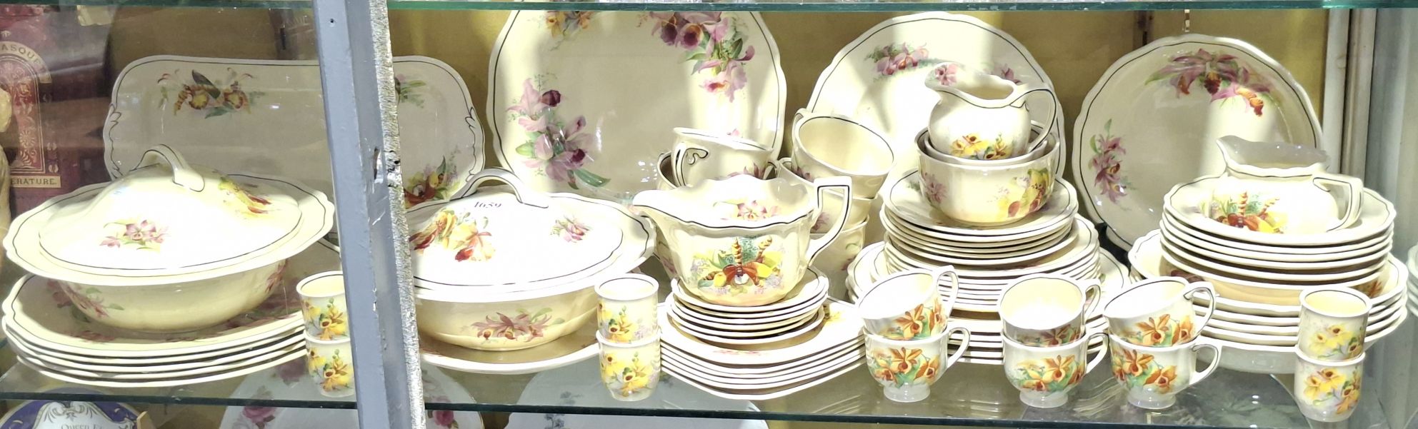 ROYAL DOULTON 'ORCHID' DINNER SERVICE