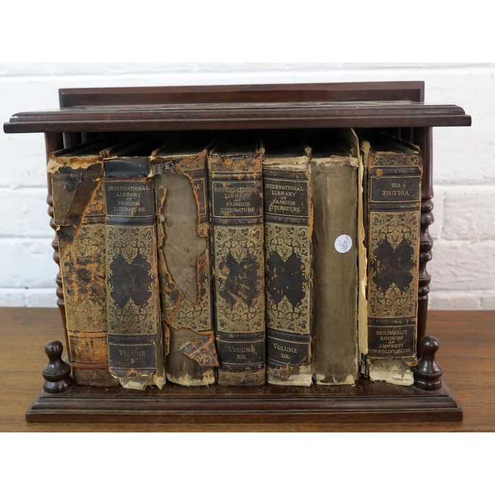 TABLE TOP BOOKCASE WITH SET OF BOOKS